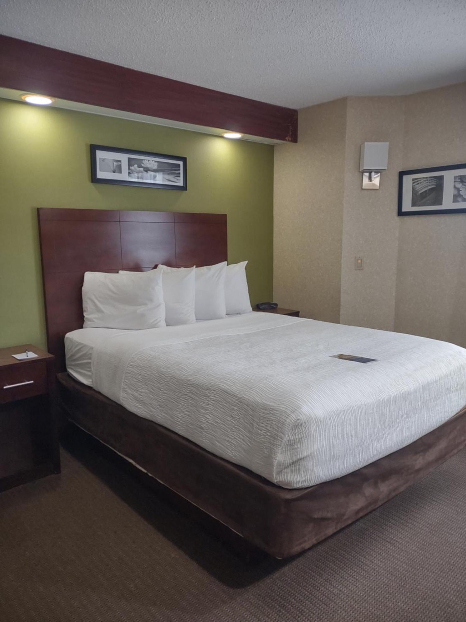 Hotel Baymont By Wyndham Flat Rock Exterior foto